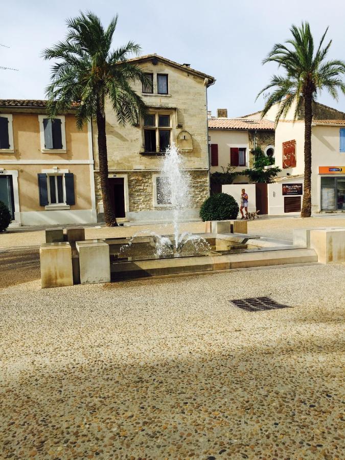 La Maison Sur La Place Aigues-Mortes Luaran gambar