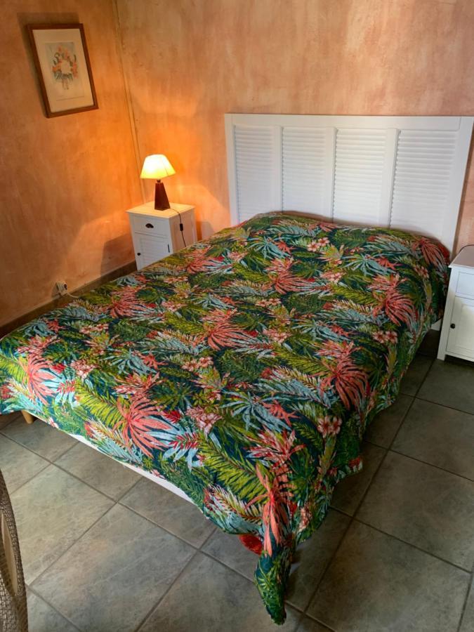 La Maison Sur La Place Aigues-Mortes Luaran gambar