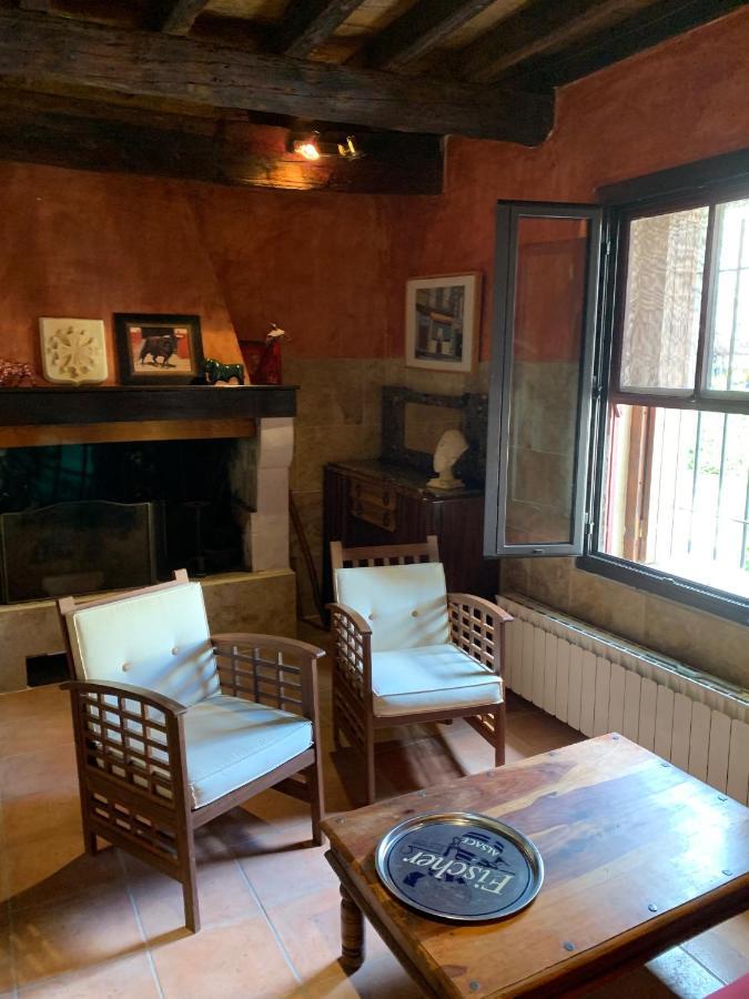 La Maison Sur La Place Aigues-Mortes Luaran gambar