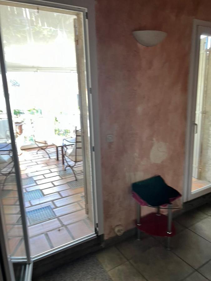 La Maison Sur La Place Aigues-Mortes Luaran gambar