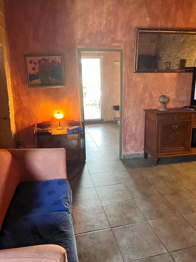La Maison Sur La Place Aigues-Mortes Luaran gambar