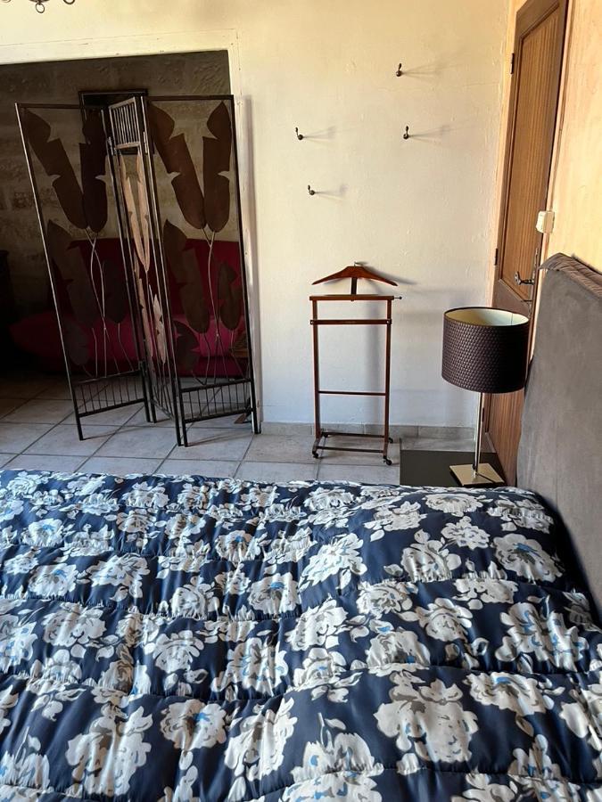 La Maison Sur La Place Aigues-Mortes Luaran gambar