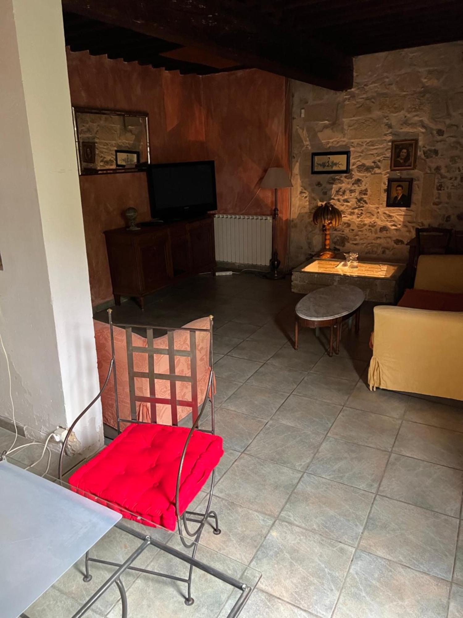 La Maison Sur La Place Aigues-Mortes Luaran gambar