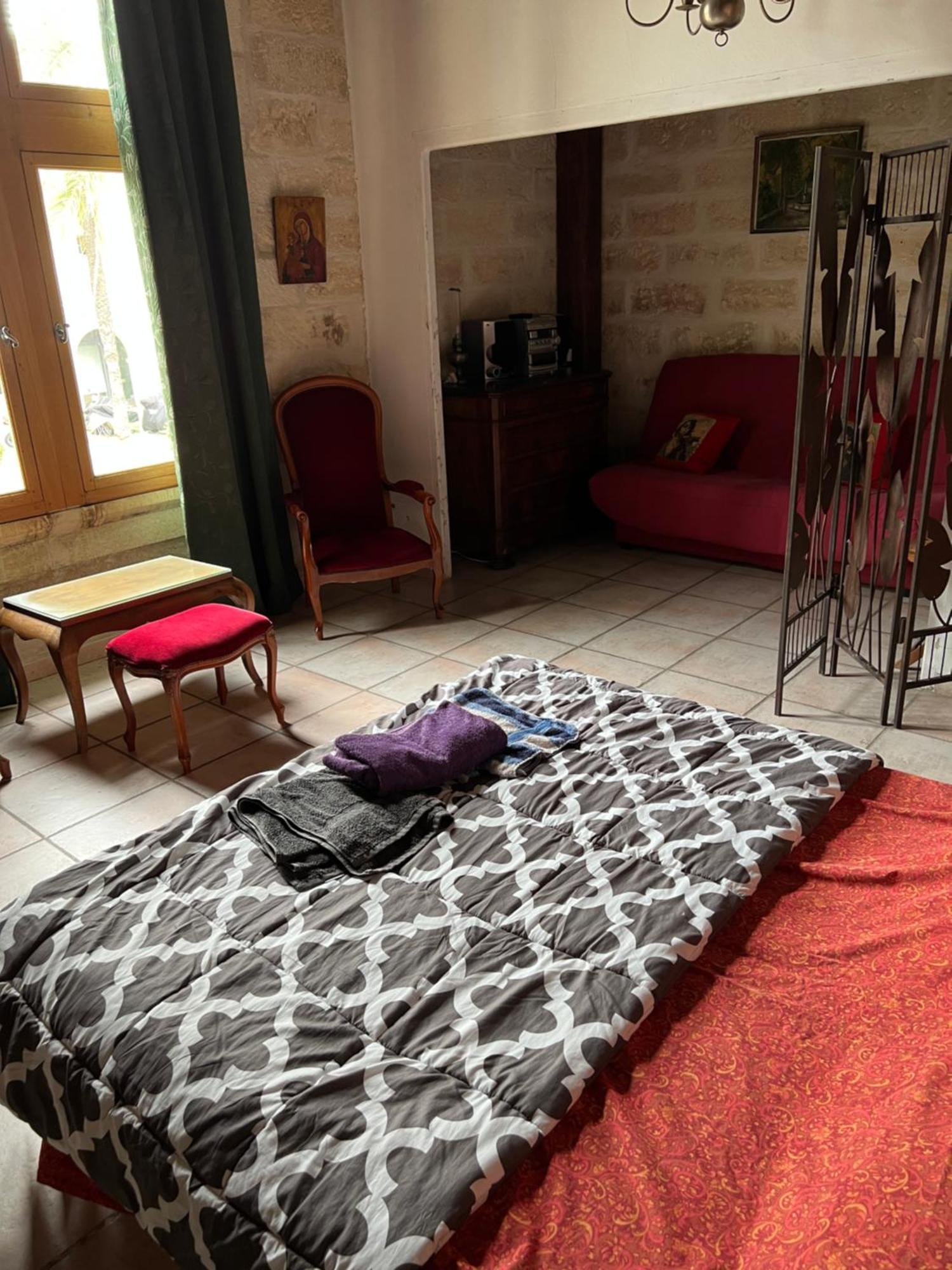 La Maison Sur La Place Aigues-Mortes Luaran gambar